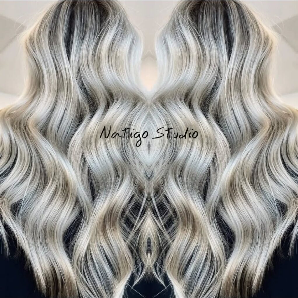 Koloryzacja blond Poznań – metamorfoza włosów przed i po w Natigo Studio